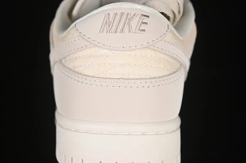 All Categories Nk SB Dunk Series Nk SB Dunk Low Low-top sneakers Nike SB Dunk Low "Light Orewood Brown" Hidden girl low-top casual sneakers HJ5870-100
